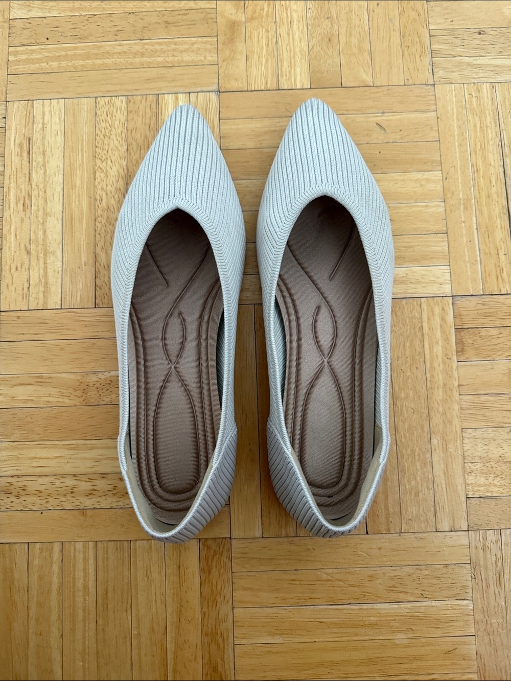 Slip-On Knit Pointed-Toe Flats in Light Beige